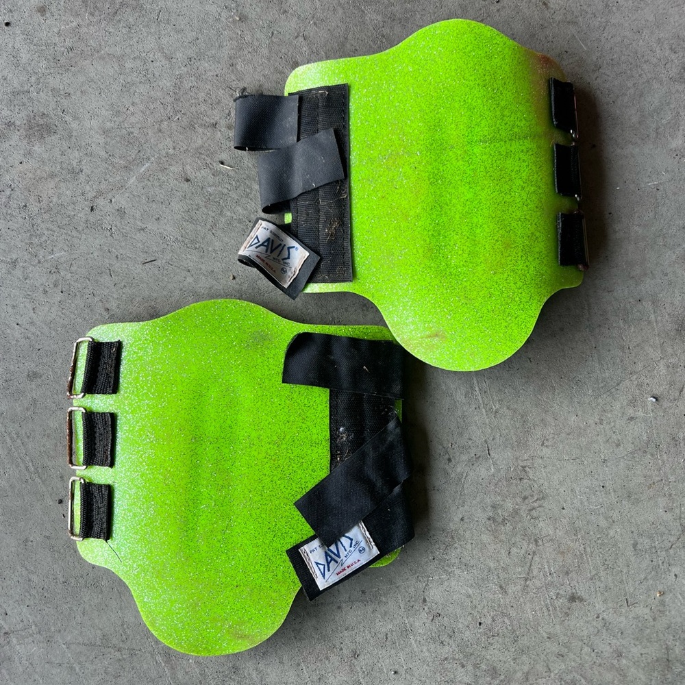 Lime glitter medium Davis splint boots